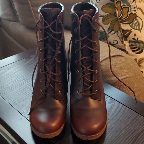 Boots - Picture 4 of 5